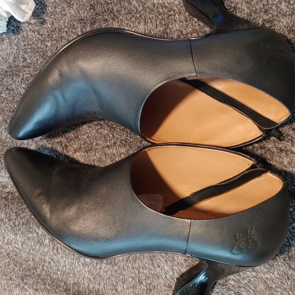 John Fluevog women bootie heel in good condition please see in photos - Picture 5 of 10